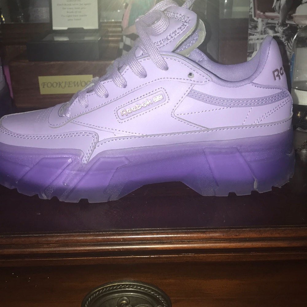 Carbi B Reebok Size 9